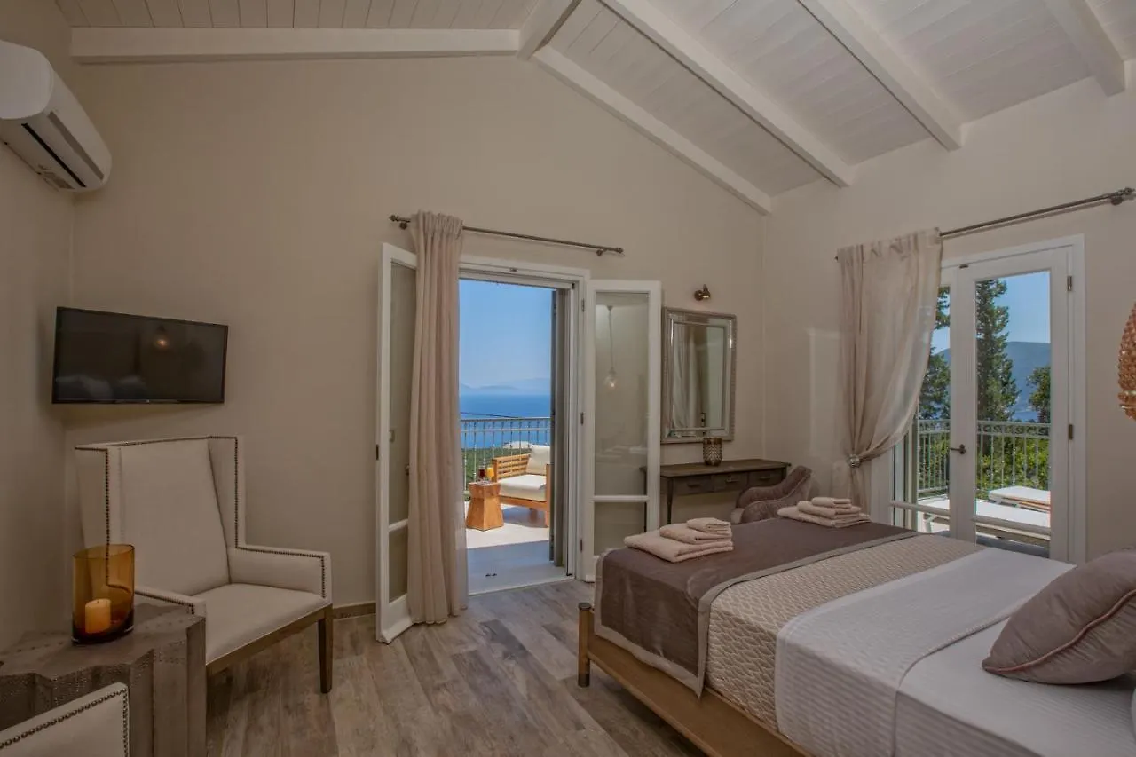 Luxury Villa Above Emblisi Beach , With Heated Pool ! Fiskardo 0*,
