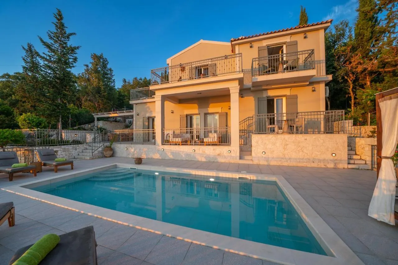 Luxury Villa Above Emblisi Beach , With Heated Pool ! Fiskardo