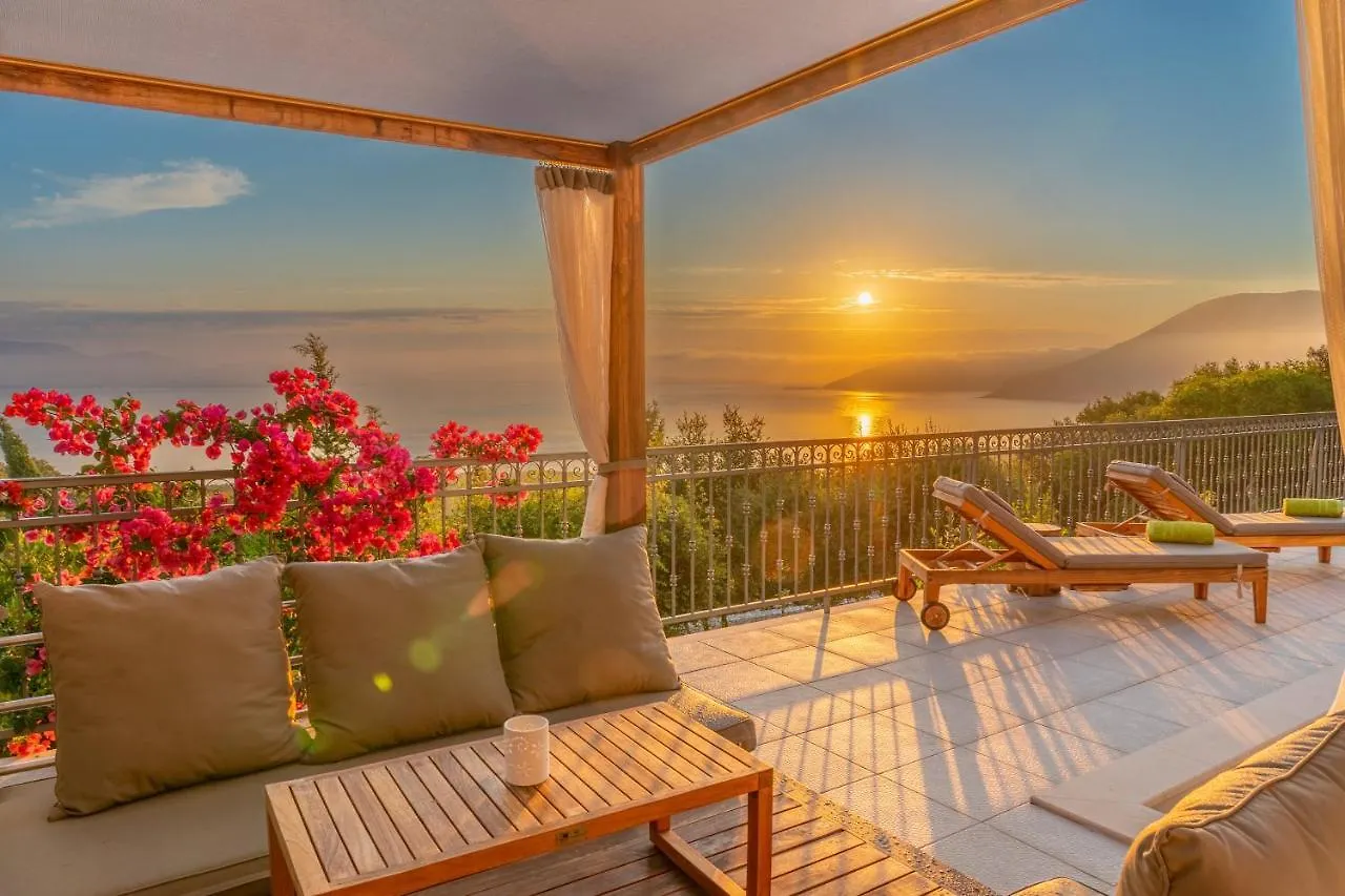 Luxury Villa Above Emblisi Beach , With Heated Pool ! Fiskardo