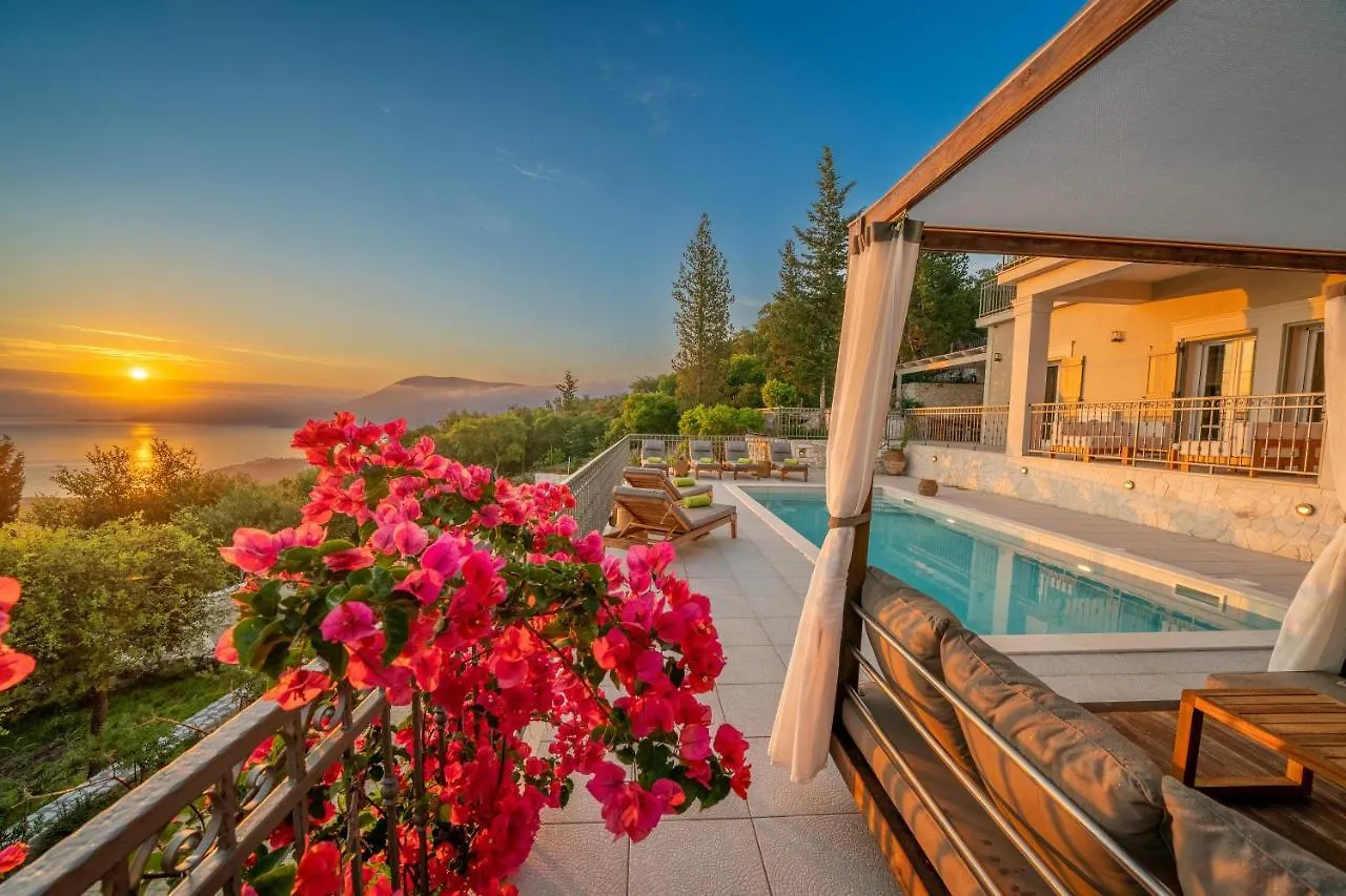 Luxury Villa Above Emblisi Beach , With Heated Pool ! Fiskardo