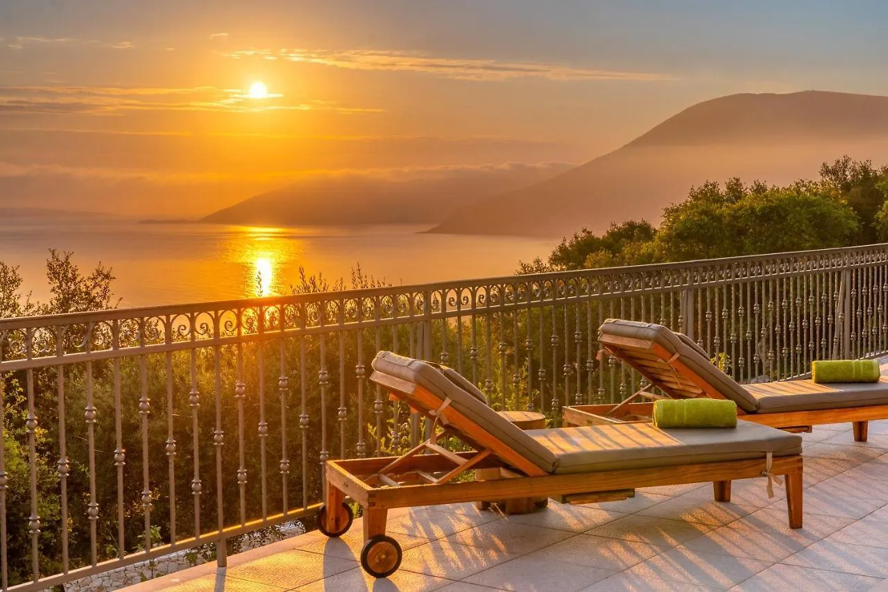 Luxury Villa Above Emblisi Beach , With Heated Pool ! Fiskardo 0*,