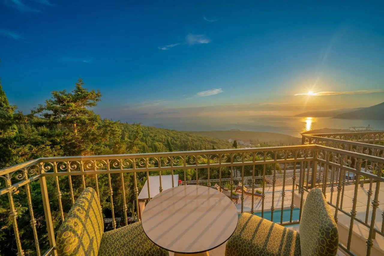 Luxury Villa Above Emblisi Beach , With Heated Pool ! Fiskardo